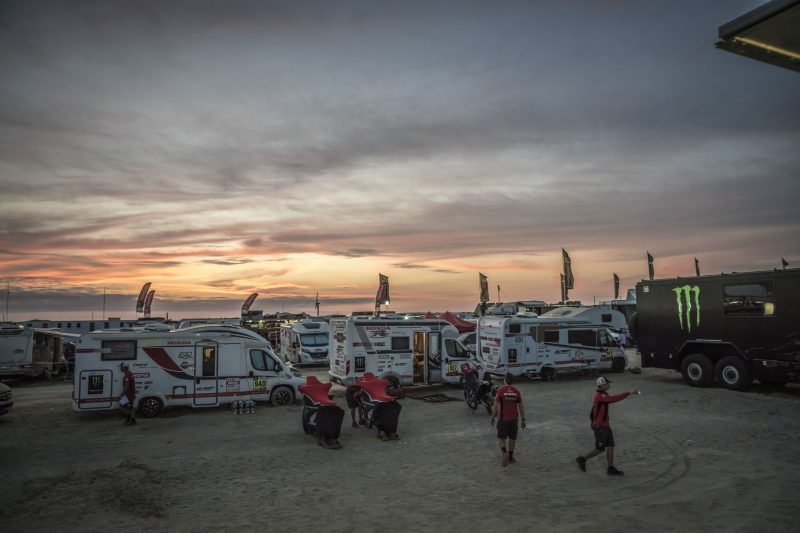 Etapa 9, suspendida. El Monster Energy Honda Team se prepara para la fase decisiva del Dakar