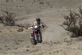 Dakar18_Stage11__BENAVIDES_BAR9932_rz