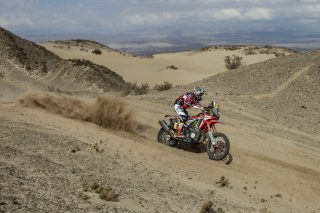 Dakar18_Stage11_BENAVIDES_BAR9950_rz