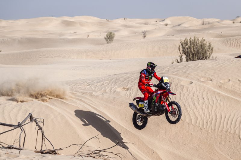 Positivo arranque del Monster Energy Honda Team en la primera etapa del Abu Dhabi Desert Challenge